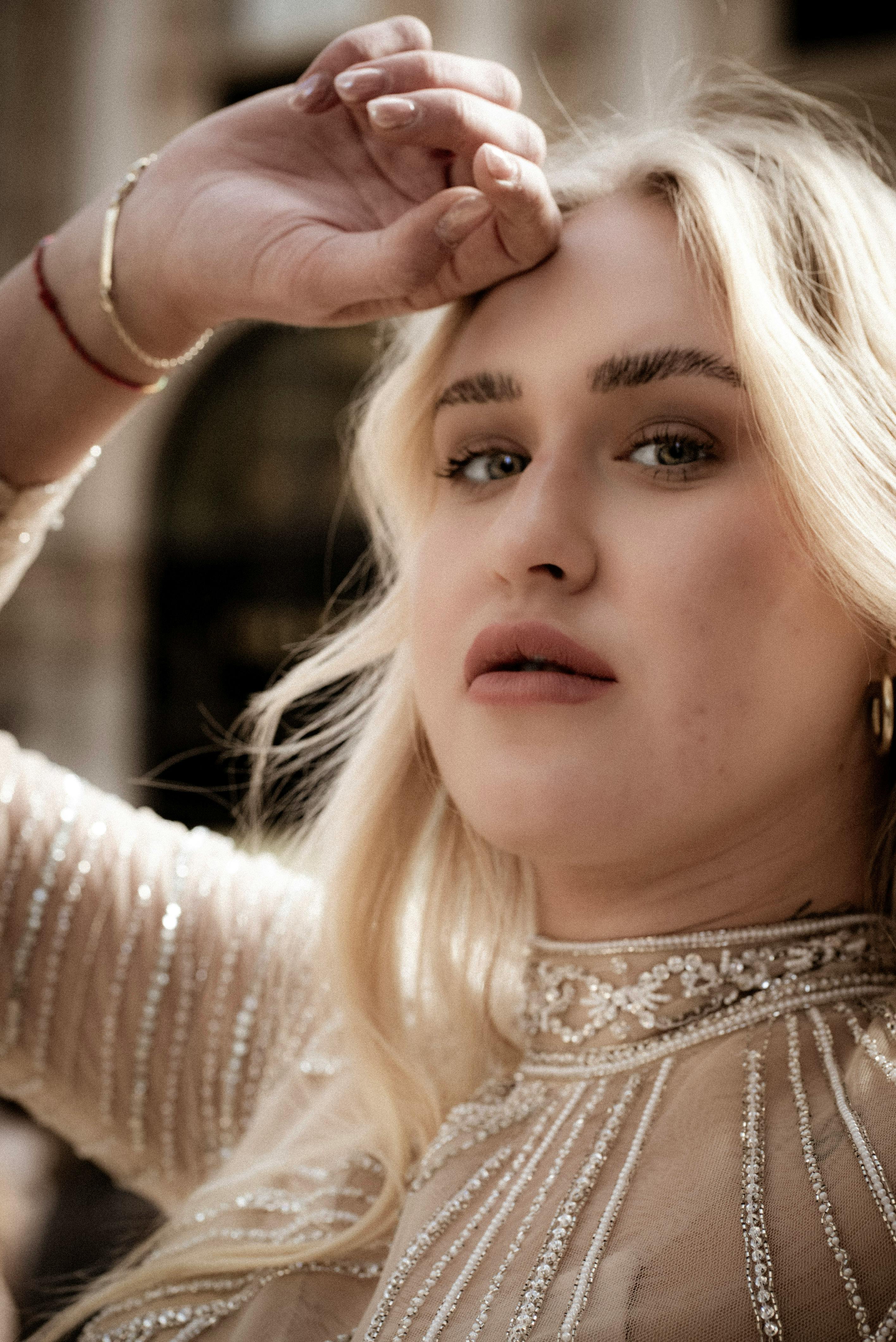 新闻封面：项目制作与协同工作画面